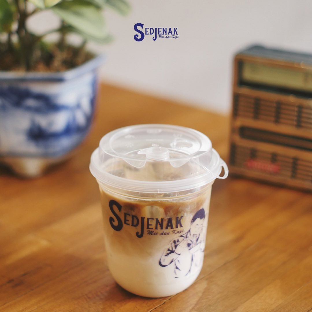 Siapa tak kenal dia~Andalan minuman Sedjenak, Es Kopi Duro Gula jawa😍Kopi Susu yang lembut dipa